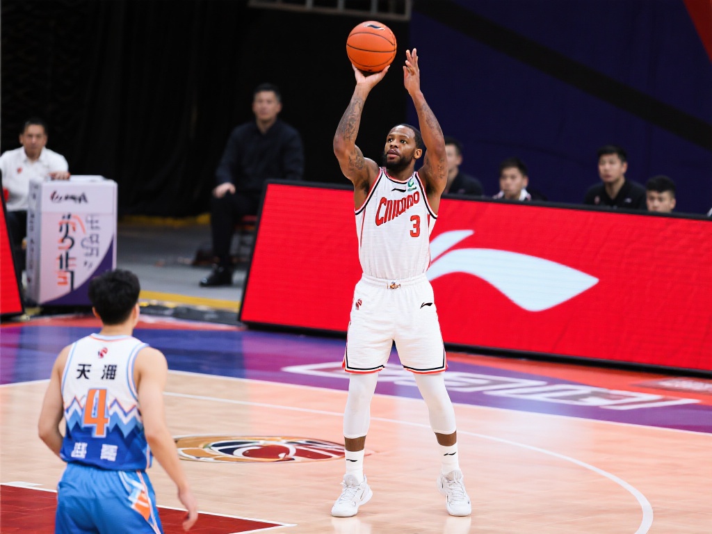 当比赛进入胶着状态，广州队一度落后较多，